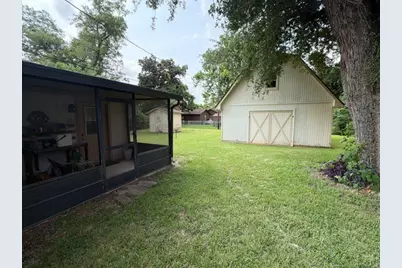 311 Wisteria Street, Lake Jackson, TX 77566 - Photo 3
