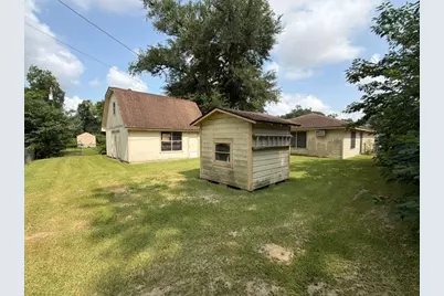 311 Wisteria Street, Lake Jackson, TX 77566 - Photo 5