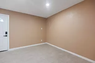 6713 Biggs Ct, Houston, TX 77061 - Photo 7