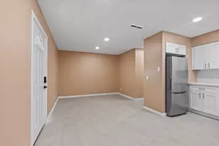 6713 Biggs Ct, Houston, TX 77061 - Photo 11