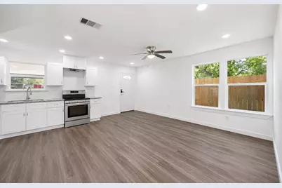 1056 North Lane Unit A, Houston, TX 77088 - Photo 3