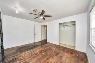 204 S 4th St, Alvin, TX 77511 - Photo 25