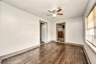 204 S 4th St, Alvin, TX 77511 - Photo 11