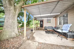 204 S 4th St, Alvin, TX 77511 - Photo 31
