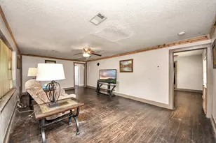 204 S 4th St, Alvin, TX 77511 - Photo 7