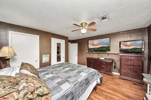 204 S 4th St, Alvin, TX 77511 - Photo 21