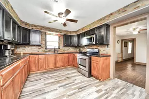 204 S 4th St, Alvin, TX 77511 - Photo 15