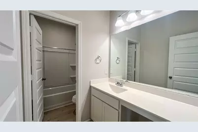623 Woodhaven Lakes Drive, La Marque, TX 77568 - Photo 13