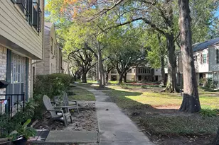 12925 Trail Hollow Dr, Houston, TX 77079 - Photo 23