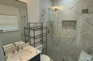5715 Belarbor St, Houston, TX 77033 - Photo 7