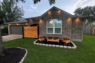 1835 Oak Ridge Dr, Kemah, TX 77565 - Photo 1