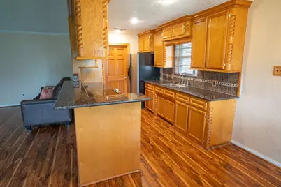 103 Sunflower Street, Lake Jackson, TX 77566 - Photo 9