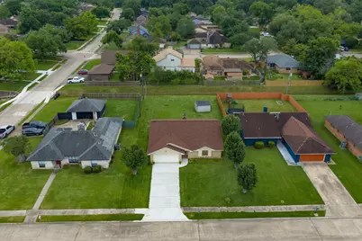 103 Sunflower Street, Lake Jackson, TX 77566 - Photo 27