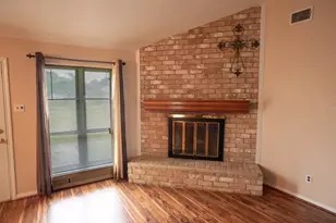 103 Sunflower St, Lake Jackson, TX 77566 - Photo 5