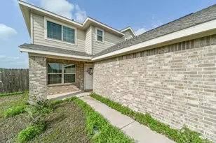 162 Kelly St, Angleton, TX 77515 - Photo 1