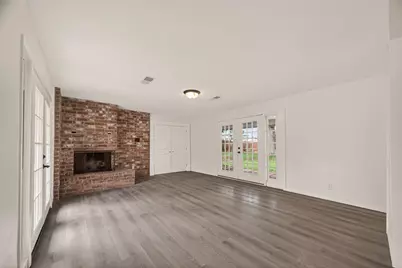 18219 Kings Lynn Street, Webster, TX 77058 - Photo 7
