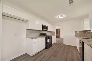 18219 Kings Lynn St, Webster, TX 77058 - Photo 13