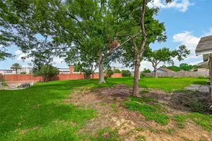18219 Kings Lynn St, Webster, TX 77058 - Photo 33