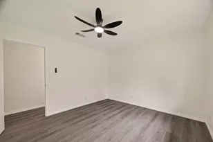 18219 Kings Lynn St, Webster, TX 77058 - Photo 21