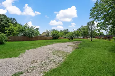 1005 W Clayton Street, Dayton, TX 77535 - Photo 7