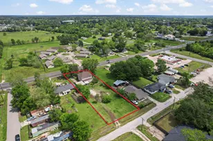 1005 W Clayton St, Dayton, TX 77535 - Photo 5