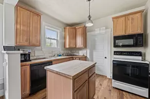 1005 W Clayton St, Dayton, TX 77535 - Photo 11