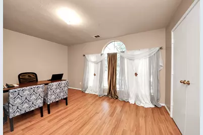 7902 Belterraza Court, Houston, TX 77083 - Photo 9