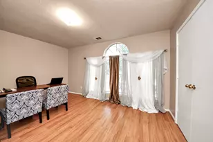 7902 Belterraza Ct, Houston, TX 77083 - Photo 9