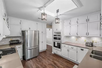 2307 W Briargate Drive, Bryan, TX 77802 - Photo 7