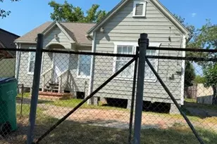 110 W Hunnicutt St, Baytown, TX 77520 - Photo 1