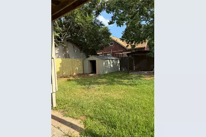 110 W Hunnicutt Street, Baytown, TX 77520 - Photo 13