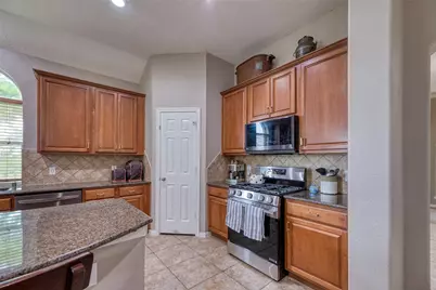 6 Red Adler Place, The Woodlands, TX 77382 - Photo 9