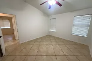 810 Chance Ln, Baytown, TX 77521 - Photo 5