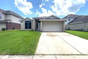 810 Chance Ln, Baytown, TX 77521 - Photo 1