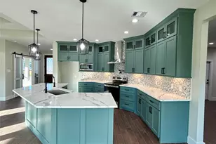 443 Wellshire Dr, West Columbia, TX 77486 - Photo 11
