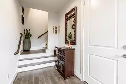 10939 Grove Tree Lane, Houston, TX 77043 - Photo 11