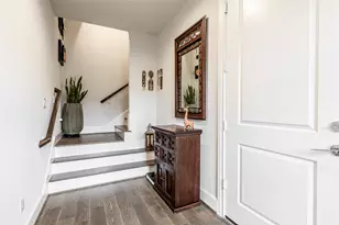 10939 Grove Tree Ln, Houston, TX 77043 - Photo 11
