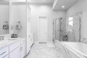10939 Grove Tree Ln, Houston, TX 77043 - Photo 35