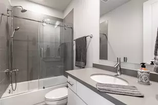 10939 Grove Tree Ln, Houston, TX 77043 - Photo 11