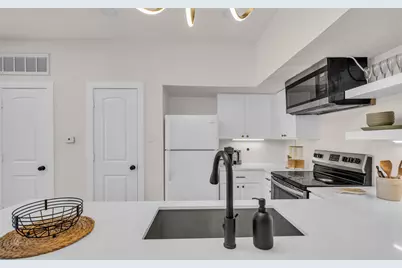 10855 Meadowglen Lane #604, Houston, TX 77042 - Photo 7