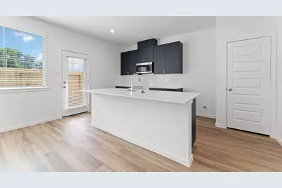 7608 Inwood Grove Lane, Houston, TX 77088 - Photo 9