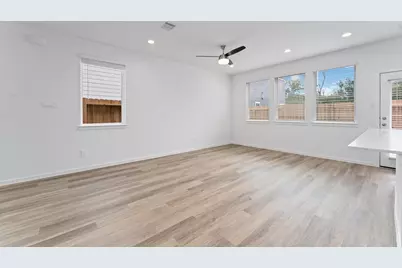 7608 Inwood Grove Lane, Houston, TX 77088 - Photo 11