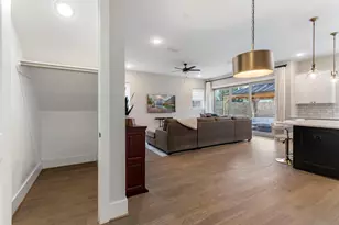 2612 Zemmer Ln, Houston, TX 77008 - Photo 13