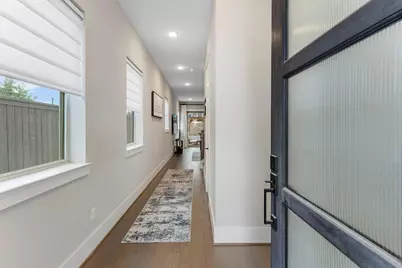 2612 Zemmer Ln, Houston, TX 77008 - Photo 7