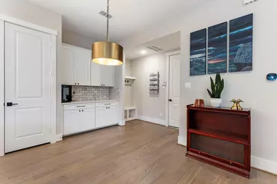 2612 Zemmer Ln, Houston, TX 77008 - Photo 11