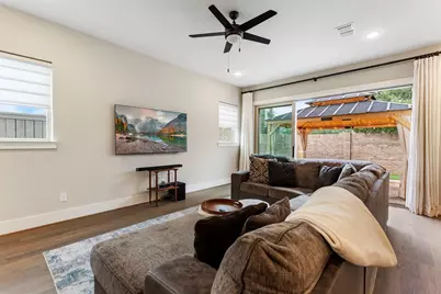 2612 Zemmer Ln, Houston, TX 77008 - Photo 5