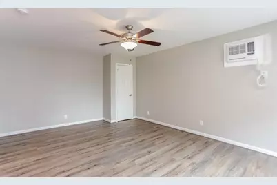 808 1/2 W Main Street #4, Houston, TX 77006 - Photo 3