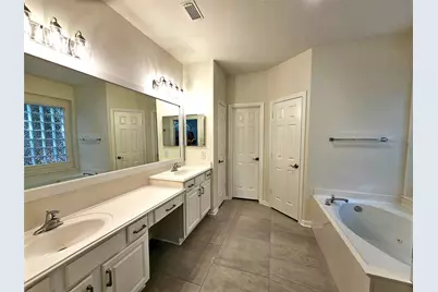 98 W Knightsbridge Drive, The Woodlands, TX 77385 - Photo 19
