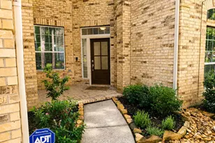 98 W Knightsbridge Dr, The Woodlands, TX 77385 - Photo 3