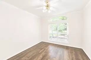 98 W Knightsbridge Dr, The Woodlands, TX 77385 - Photo 13
